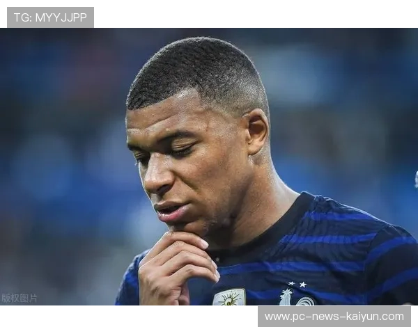 姆巴佩做鬼脸采访，记者笑到断片：足球场上的“搞怪”瞬间引爆网络