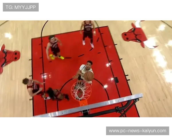 字母哥参加乡村篮球赛亲自上场指导，平民魅力爆棚