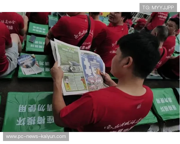 球迷爆棚：现场气氛热烈，激情四射！，球迷狂热